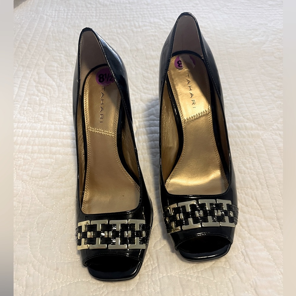 NEW- Tahari heels -